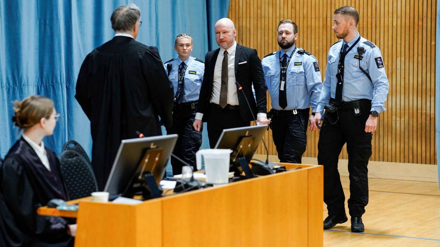 Norja | VG: Breivikin vaarallisuutta arvioidaan uudelleen psykologin ja valtion asian­ajajan seurustelu­suhteen vuoksi