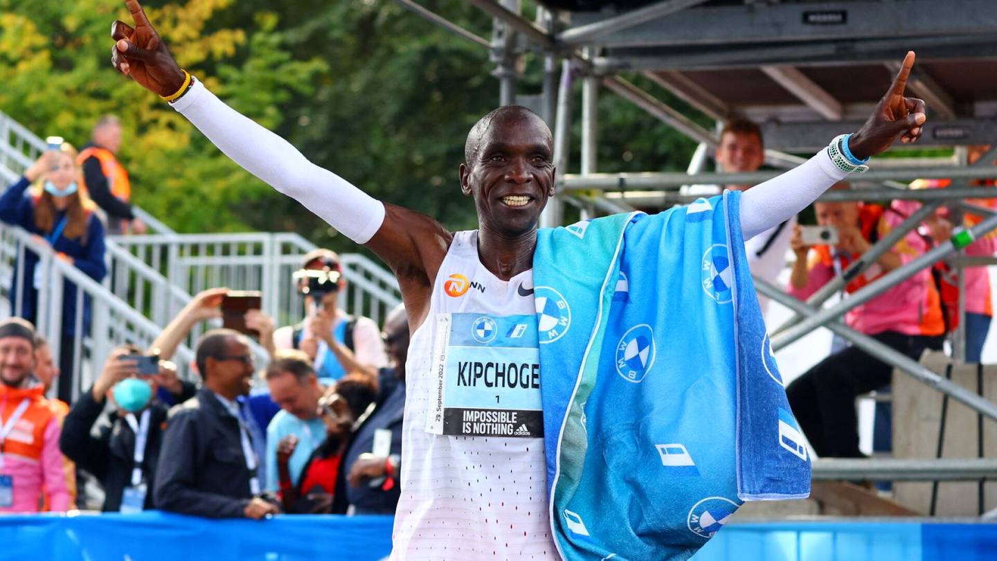 Yleisurheilu | Eliud Kipchoge juoksi maratonin maailman­ennätyksen Berliinissä