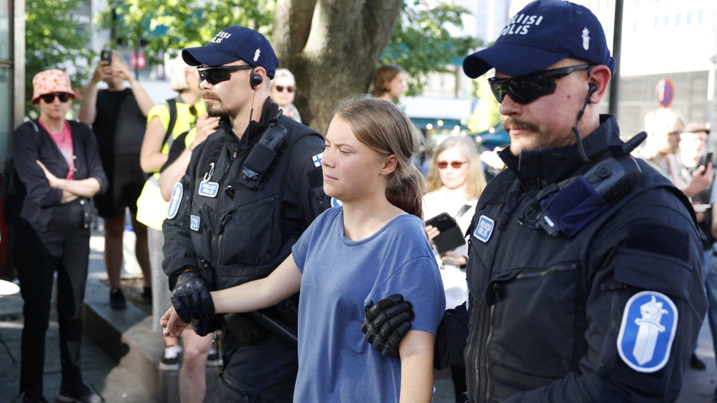 Elokapinan mielenosoitus | Poliisi: Kiinniotetut on päästetty vapaaksi – ei kerro määrää ”turhan työn” vuoksi