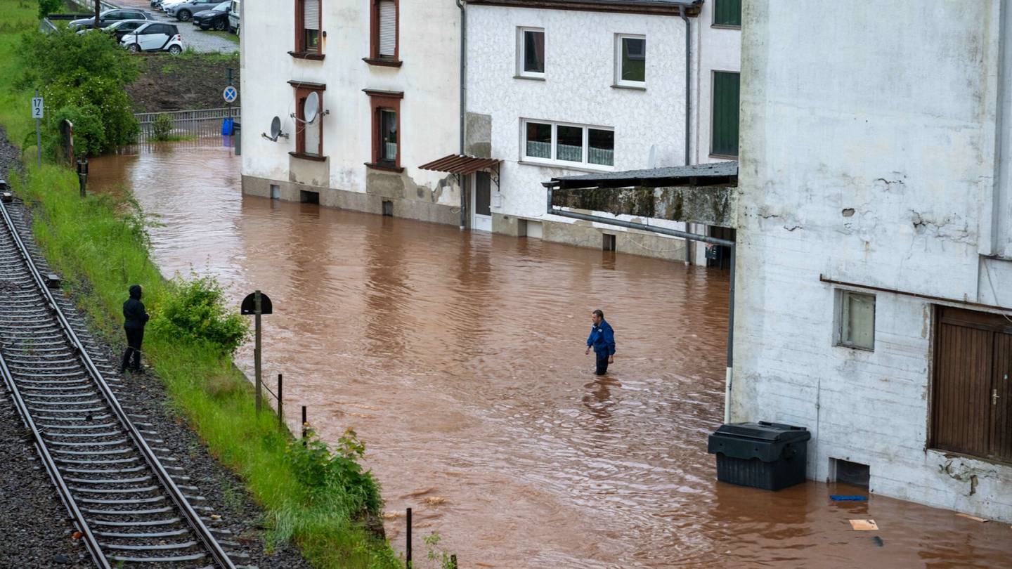 Saksa | Rankkasateet aiheuttaneet tulvia Saksan länsiosassa