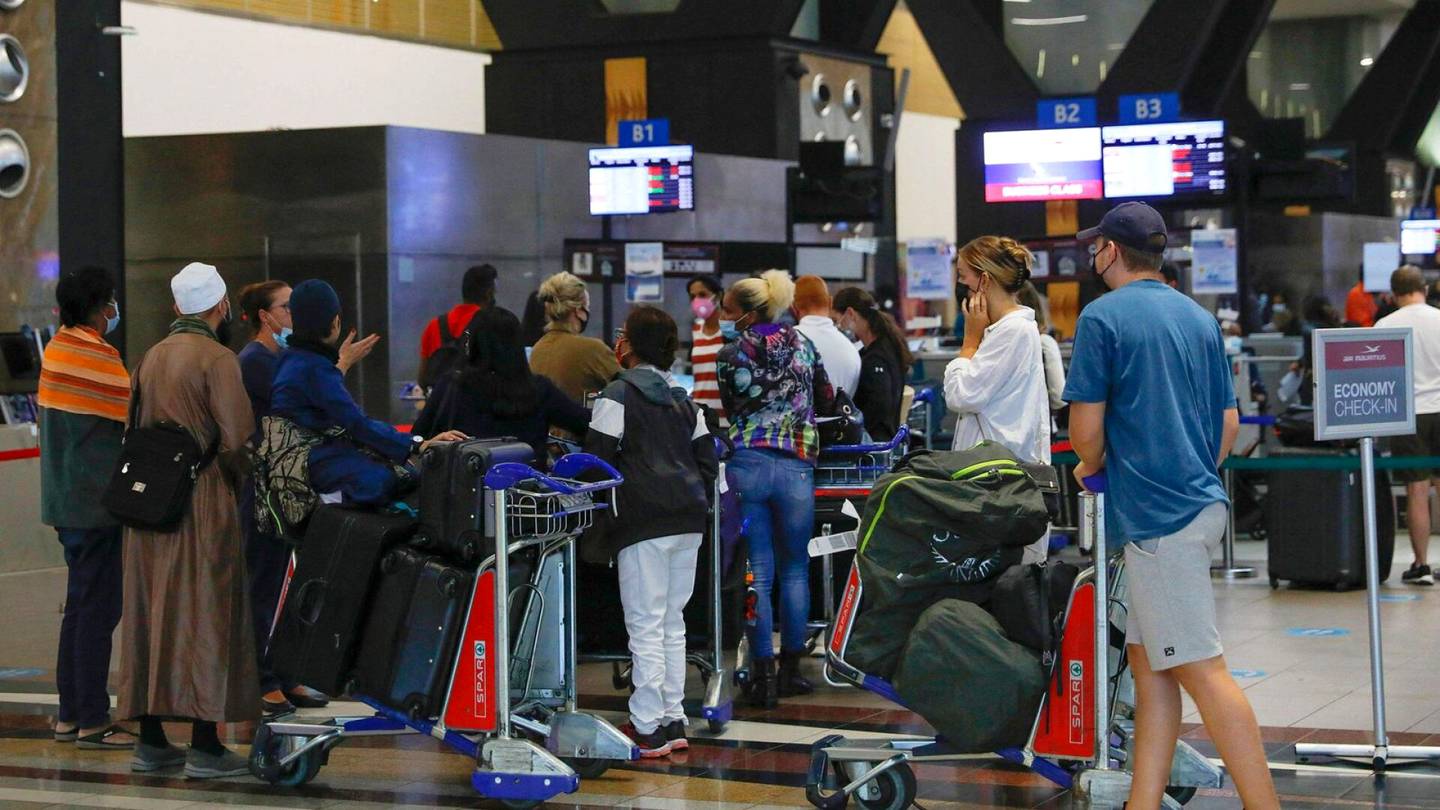 Koronavirus | USA kehuu matkustuskielloista suuttunutta Etelä-Afrikkaa avoimuudesta omikronin suhteen – Ylistäminen on läimäys koronan alkuperää pimittäneelle Kiinalle
