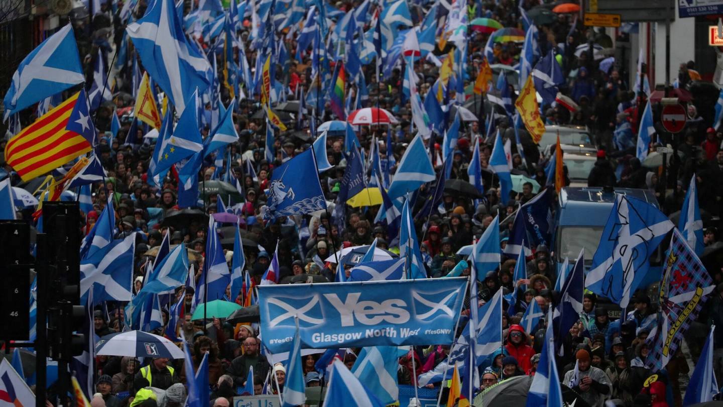Skotlanti | Skotlannin itsenäistyminen otti takapakkia, kun karismaattinen Sturgeon erosi – seuraaja selviää maanantaina