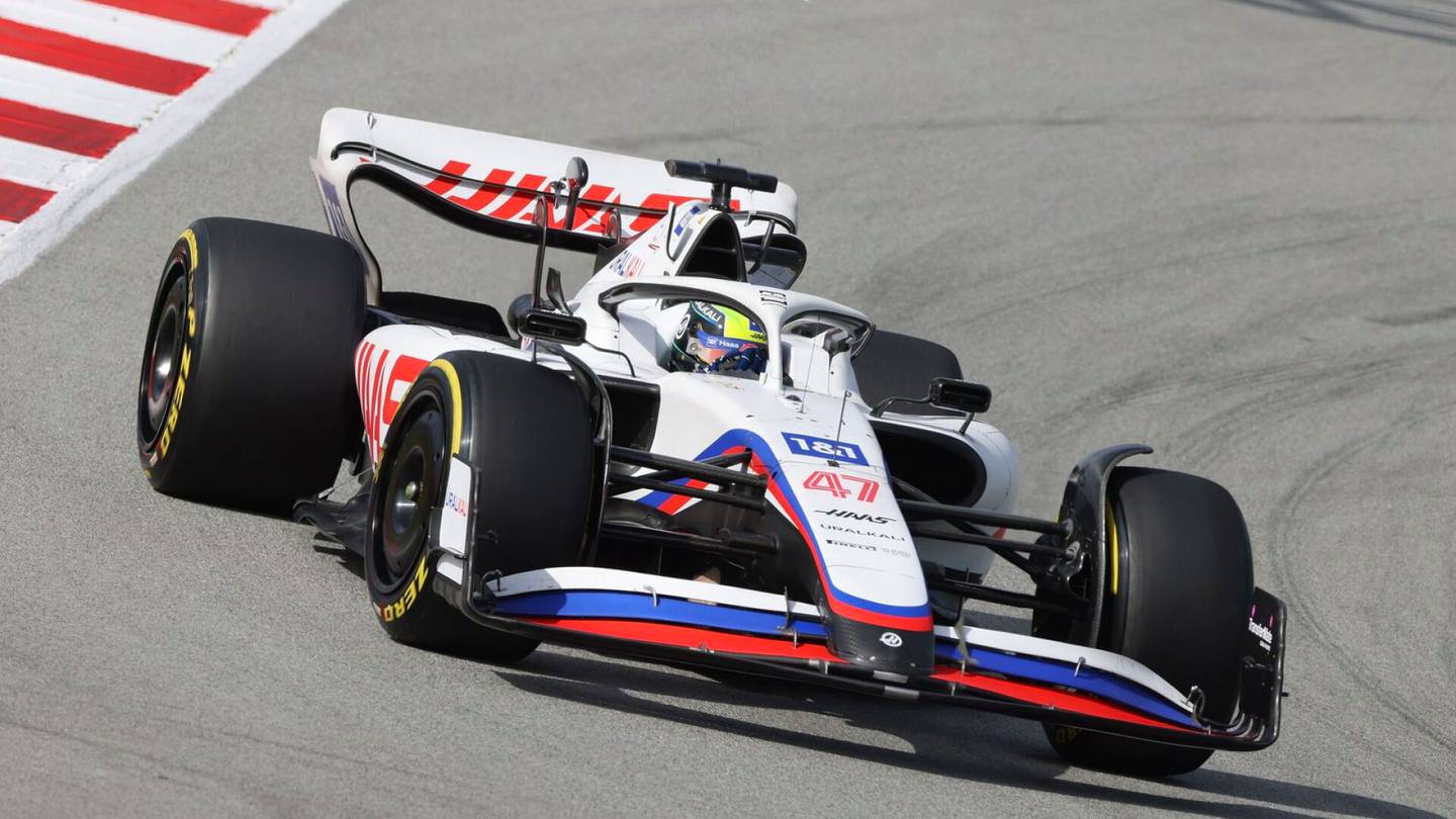 Formula 1 | F1-talli jättää venäläis­sponsorinsa värit pois viimeisenä testipäivänä