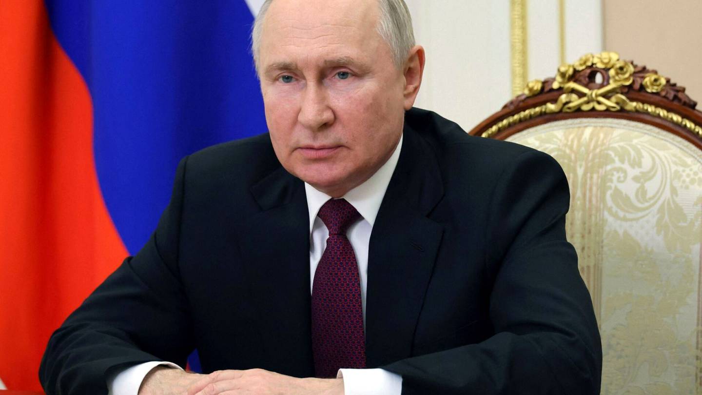 Valuutat | FT: Putin pohtii järeitä pääoma­rajoituksista ruplan elvyttämiseksi