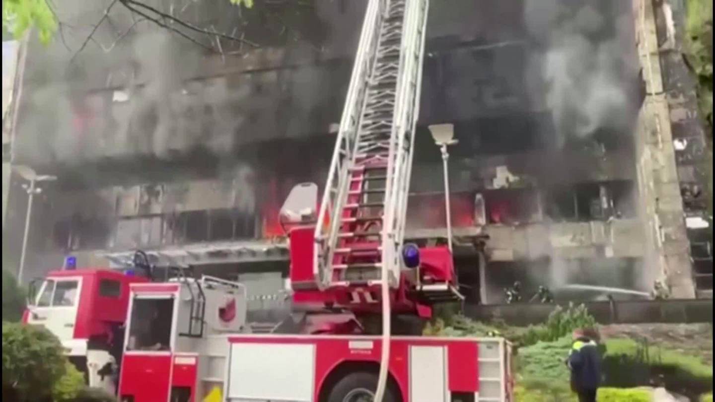 Venäjä | Moskovassa suuri tulipalo toimisto­rakennuksessa, yli 120 ihmistä evakuoitu