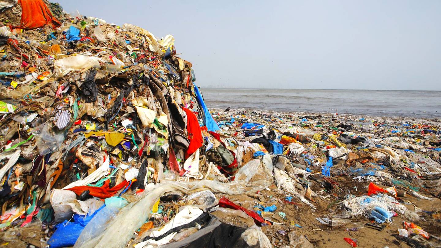 Ympäristö | Kertakäyttö­muovin määrä on puolitettava, vaatii YK
