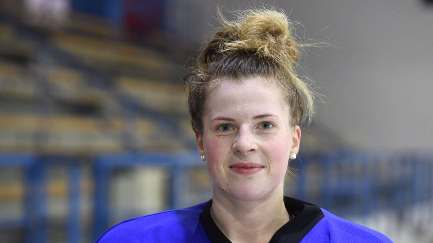 Jääkiekko | Kaukalossa halvaantunut Sanni Hakala, 26, kertoi suhteestaan jääkiekkoon nyt