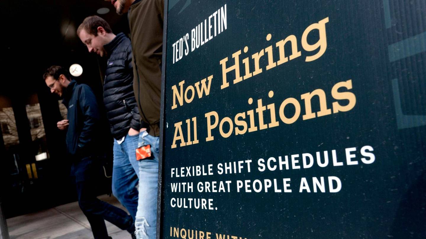 Yhdysvallat | Työllisten määrä kasvoi odotettua enemmän, lisää painetta uusille koron­nostoille