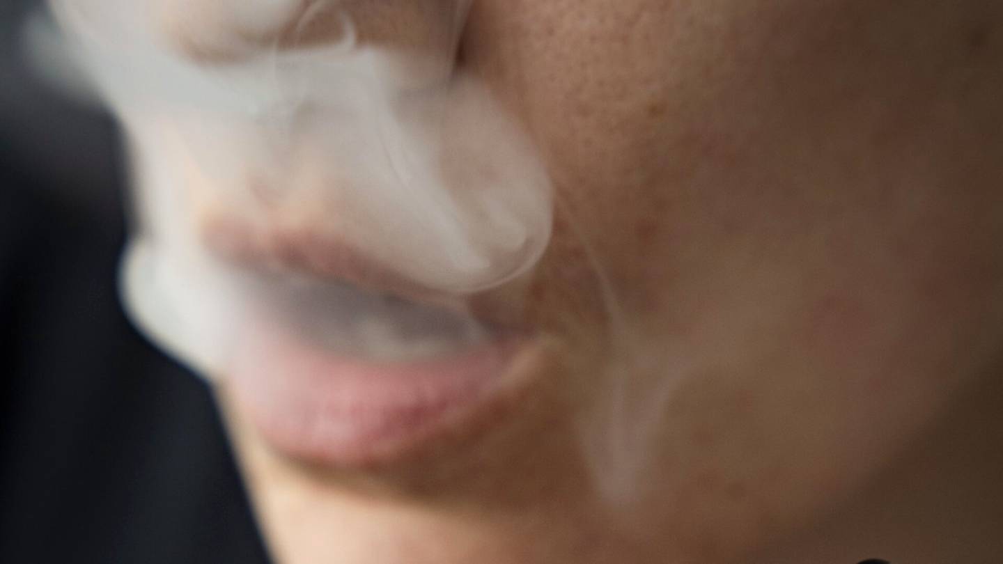 Päihteet | Nikotiini­pussit ja vape ovat teinien taskuissa jo tavallisempia kuin perinteiset vastineet, kertoo THL