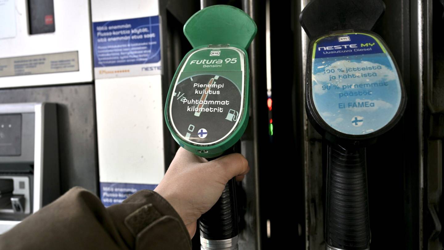 Polttoaineet | Polttoaineiden kallistuminen jatkuu – bensiinilitra maksaa nyt noin 2 euroa