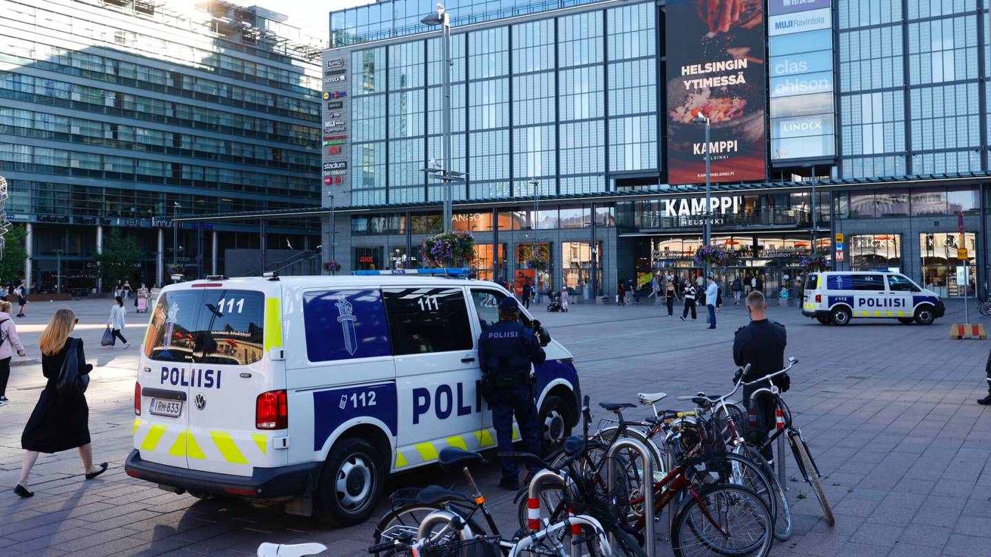Rikokset | Poliisi: Yhtä ihmistä puukotettiin Helsingin Narinkkatorilla