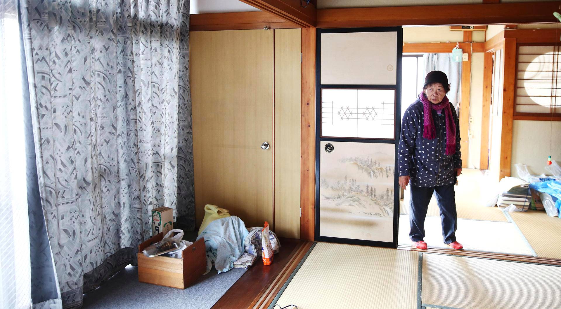 Setsuko Niizuma kävi katsomassa vanhaa taloaan Narahassa, joka sijaitsee 20 kilometrin päässä Fukushima 1 -ydinvoimalasta. Niizuma joutui lähtemään evakkoon maaliskuussa 2011, kun ydinlaskeuma teki alueen asuinkelvottomaksi.