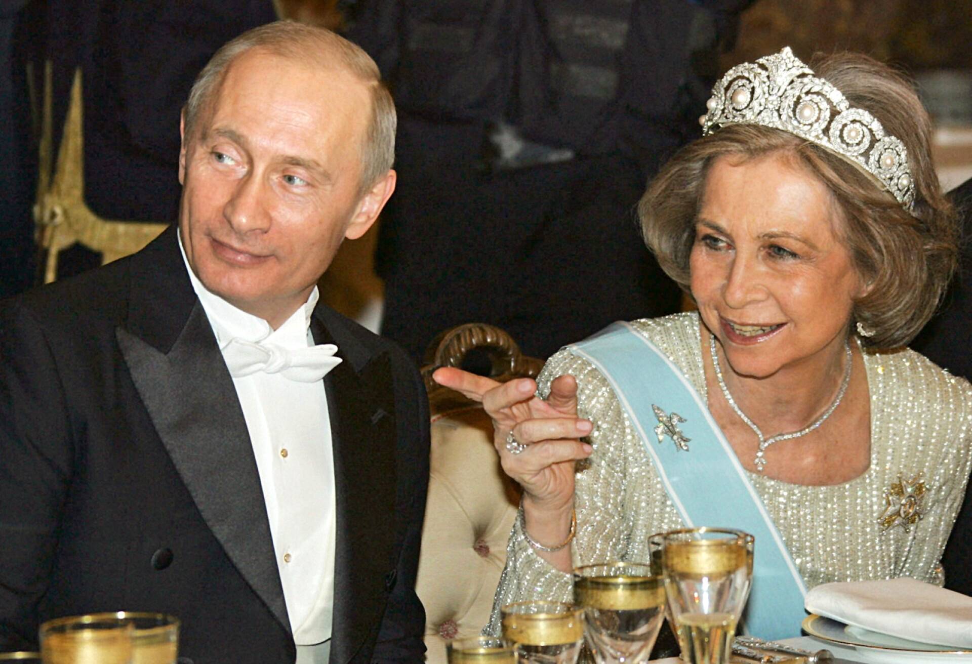 Путин во фраке у английской королевы