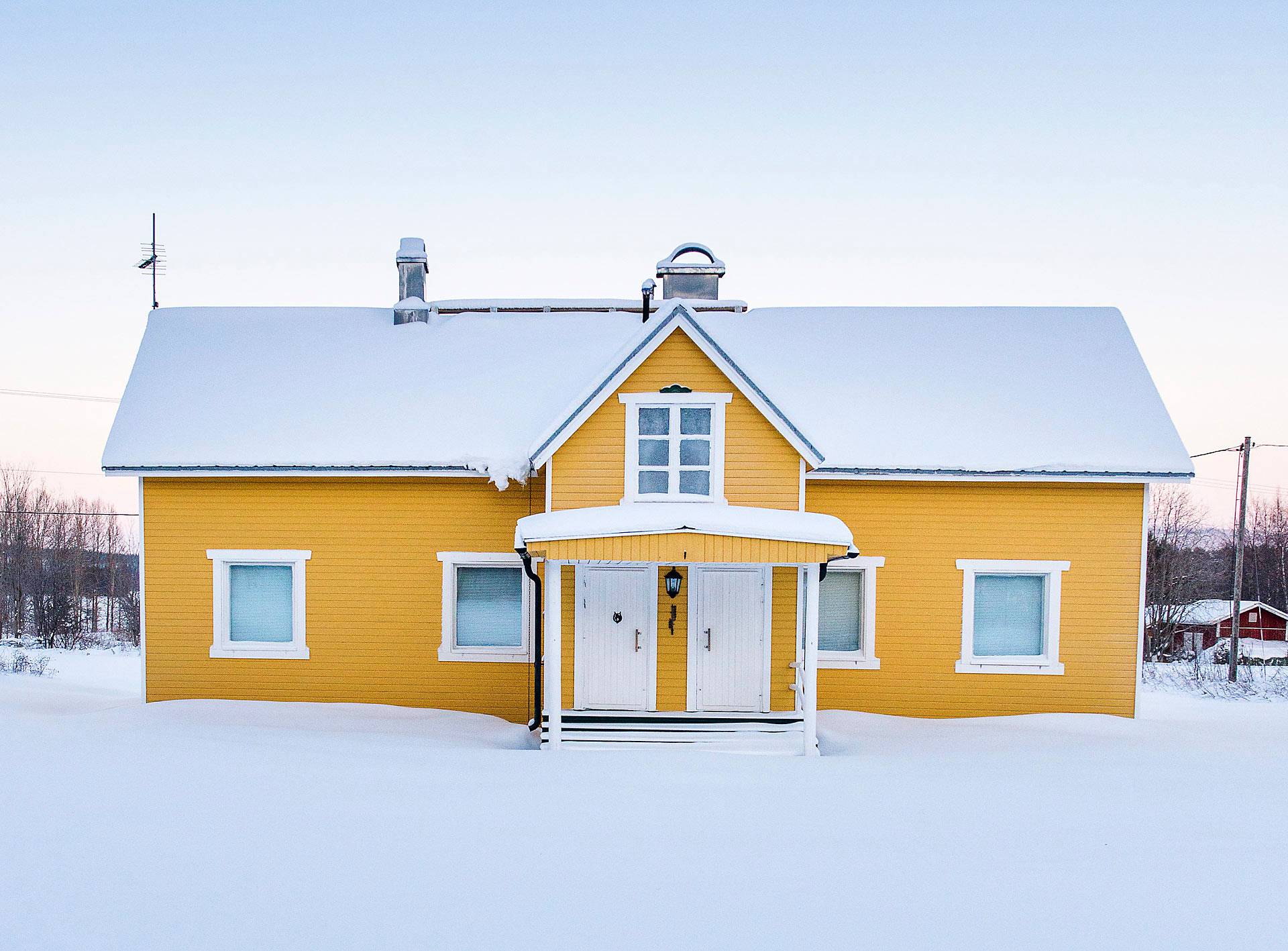 Kemijärven Lehtolan kylässä moni talo seisoo talvet tyhjillään. Kylän väkiluku on puolittunut parissa vuosikymmenessä.