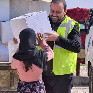 Mohamed Alozzo tapasi maanjäristyksen uhreja avustusryhmän tulkkina Luoteis-Syyrian Jindiresissä viikonloppuna.