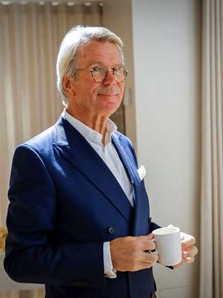Björn Wahlroos Kuinka tässä näin kävi -kirjansa julkistustilaisuudessa Otavan kahvilassa lokakuussa 2019.