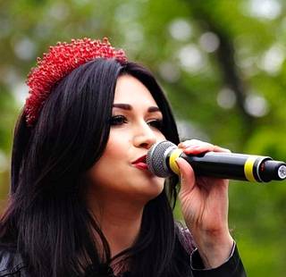 Viorica Atanasov on laulaja ja Moldovan asiantuntijaraadin jäsen.  Hänen oli yksi niistä, joiden listalla Loreen pääsi kärkisijoille, Suomi taas jäi häntäpäähän.