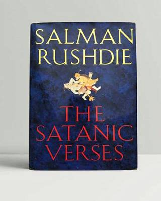 Saatanalliset säkeet julkaistiin syyskuussa 1988 englanninkielisenä.