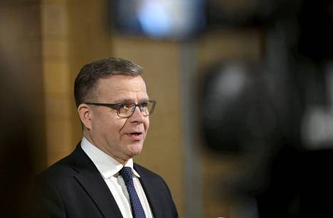 Hallitustunnusteluja vetävä kokoomuksen puheenjohtaja Petteri Orpo kuvattiin Säätytalolla torstaina.
