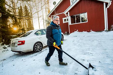 Harri Syväsalmi in the winter woods in Loimaa in January 2019.