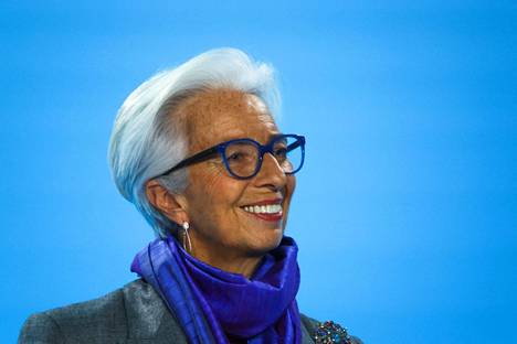 Hintojen kehitys on Saksassa ja Ranskassa ottanut askeleita Euroopan keskuspankin toivomaan suuntaan: alas. Kuvassa keskuspankin pääjohtaja Christine Lagarde joulukuun tiedotustilaisuudessa.