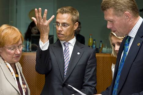 President Tarja Halonen, Foreign Minister Alexander Stubb and Prime Minister Matti Vanhanen at the extraordinary EU summit after the war in Georgia on 1 September 2008.
