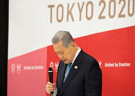 Tokion kesäolympialaisten järjestelytoimikunnan puheenjohtaja Yoshiro Mori joutui eroamaan tehtävästään naisia vähättelevän puheensa takia.