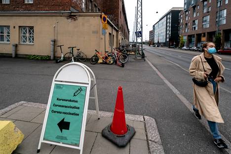 Jalankulkija ohitti koronarokotuspisteen Jätkäsaaressa syyskuussa.