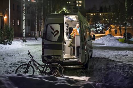 Helsingin Diakonissalaitos on auttanut narkomaaneja muun muassa pääkaupunkiseudulla kiertävässä ruiskunvaihtoautossa, josta on saanut neuvontaa, puhtaita neuloja ja tarvikkeita.