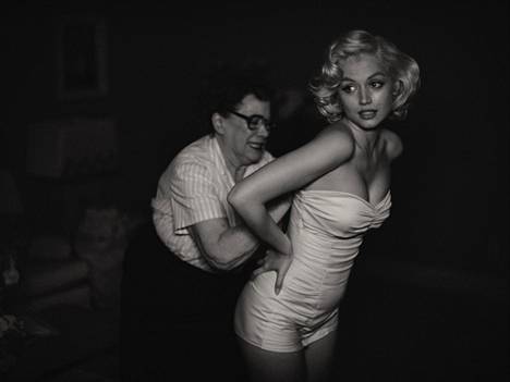Marilyn Monroeta esittävä Ana de Armas on ehdolla parhaan naispääosan Oscarin saajaksi, mutta Razzie-gaalassa elokuva sai palkintoja misogyniasta. 
