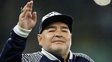 Jalkapallo | Jalkapallolegenda Maradona sairaalahoidossa: ”Hän tarvitsee apua, ja nyt on aika auttaa häntä”