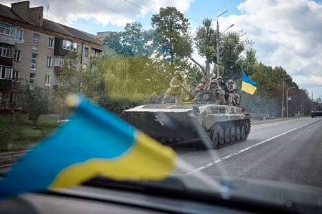 Ukrainalaisjoukko eteni vapautetulla Harkovan alueella Kupjanskissa syyskuussa.
