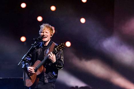 Ed Sheeran esiintyi Brit Awards -gaalassa helmikuussa.