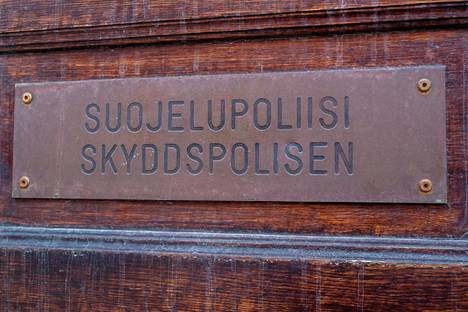 Supon päämaja sijaitsee edelleen Ratakadulla Helsingissä, mutta tiedustelupalveluksi muuntautuva poliisi aikoo muuttaa lähivuosina pääesikunnan naapuriin Kaartiin.