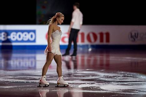 Aliona Savchenko ja Bruno Massot kilpailivat taitoluistelun MM-kisoissa Helsingissä vuonna 2017.