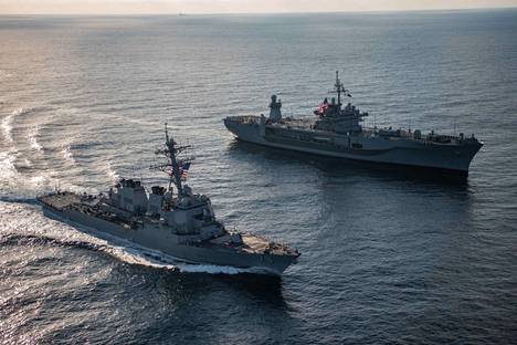 Yhdysvaltojen laivaston USS Mount Whitney ja USS Porter partioivat Naton tehtävissä Mustallamerellä 12. marraskuuta.