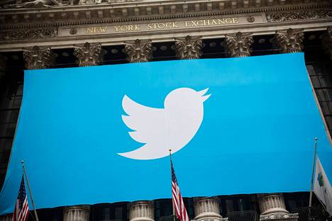 Twitterin logo New Yorkin pörssin edessä.