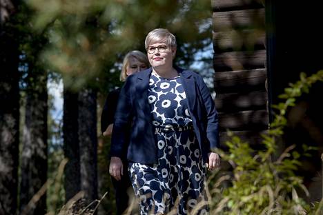 Valtiovarainministeri, keskustan puheenjohtaja Annika Saarikko ehdotti keskiviikkona ylimääräistä lapsilisää kaikille perheille.