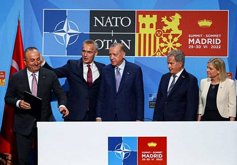 Suomi, Ruotsi ja Turkki allekirjoittivat Madridin Nato-kokouksessa yhteisymmärrysasiakirjan. Ruotsi on jälleen ilmoittanut olevansa sitoutunut asiakirjan sisältöön.