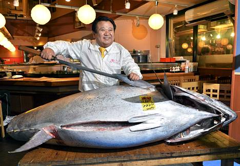 Yli 200-kiloinen tonnikala kaupattiin miljoonahintaan Japanissa - Ulkomaat  