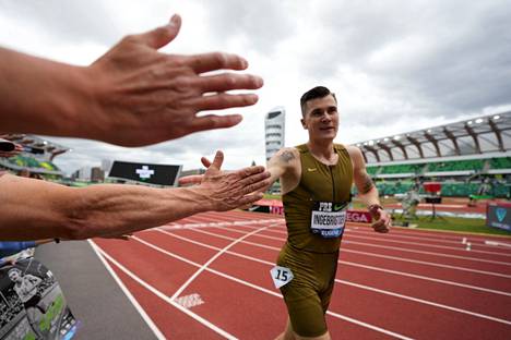 Jakob Ingebrigtsen thanked the audience after the race.