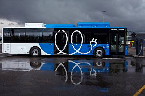 Ensimmäiset kiinalaisvalmisteiset bussit alkavat liikennöidä ensi maanantaina Leppävaaran ja Keravan liikenteessä.
