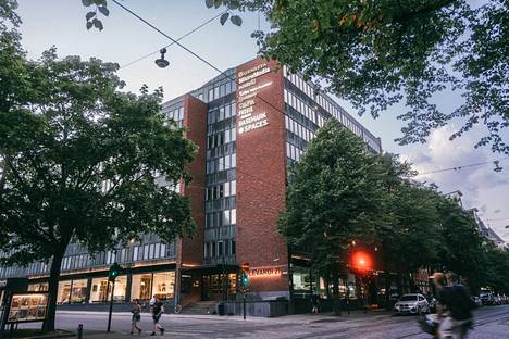 Helsingin maistraatin käytössä aiemmin ollut toimistorakennus sijaitsee Albertinkadun ja Bulevardin kulmassa.