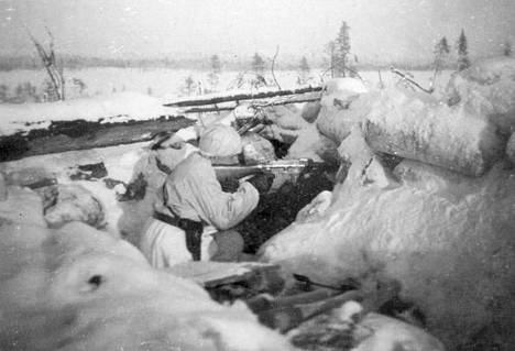 Eero Blåfieldin ja hänen taistelutovereidensa asema Kiskis-kukkulalla jatkosodassa.