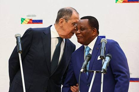 Venäjän ulkoministeri Sergei Lavrov tapasi Kongon ulkoministerin Jean-Claude Gakosson Oyossa maanantaina.