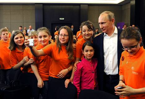 Putin vierailulla Sotšin lahjakkaiden lasten koulutuskeskuksessa toukokuussa 2016. 