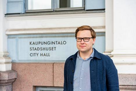 Helsingin sosiaali- ja terveystoimen apulaispormestari Daniel Sazonov sanoo koronakriisin iskeneen erityisesti lapsiin, nuoriin ja ikäihmisiin. 