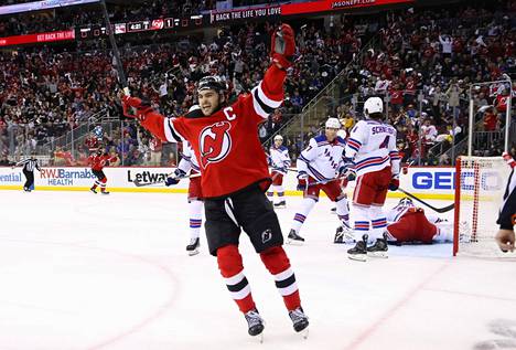 New Jersey Devilsin NHL-joukkueen kapteeni ja kesän 2017 varaustilaisuuden ykkösvaraus Nico Hischier saapuu Sveitsin MM-kisajoukkueen avuksi Latviaan.