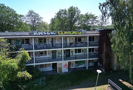 The city got a demolition permit for the former student houses on Avaruuskatu in June of last year. 