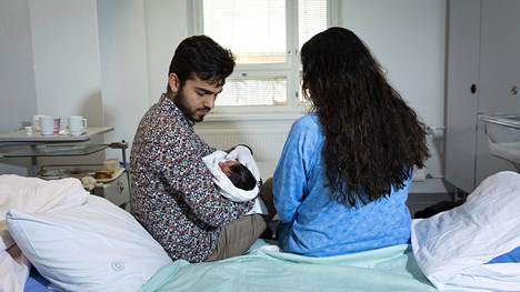 Khalegi Ahmadin ja Khatera Raminin poikavauva syntyi sunnuntaina Helsingin Naistenklinikalla.